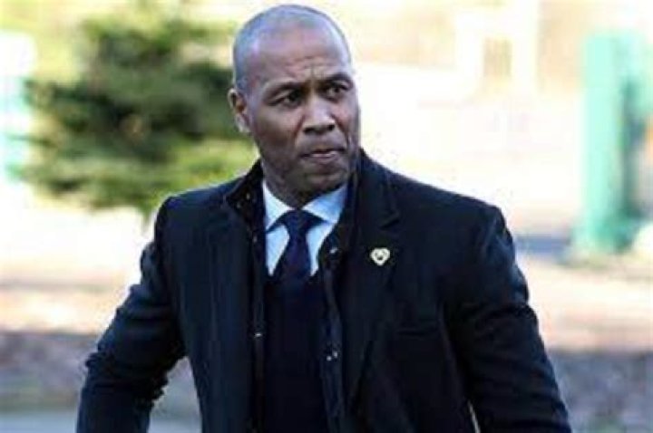 Are les ferdinand and rio ferdinand related?