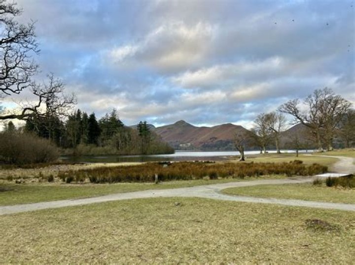 Can you walk around derwentwater?