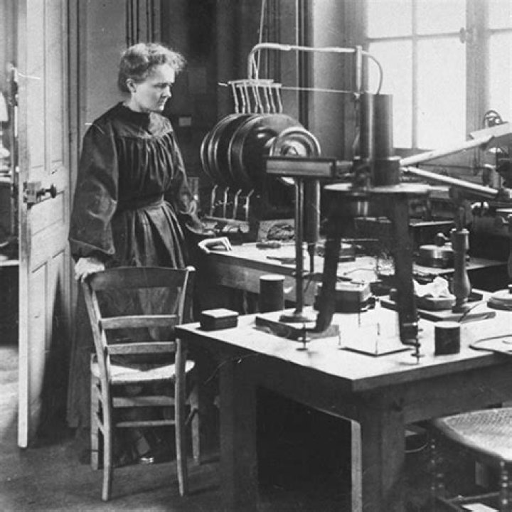 Did marie curie discover x ray?