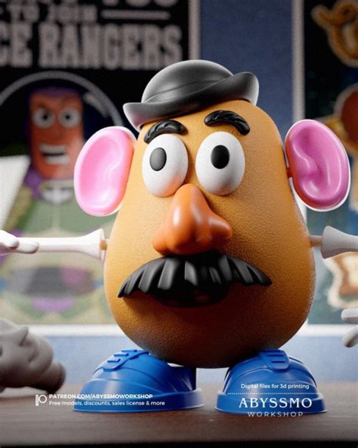 Did the voice of mr potato head died?