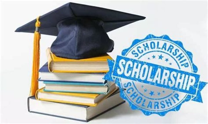 Do valedictorians get full scholarships?