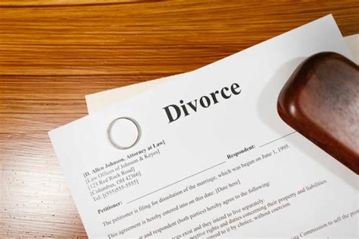 Do yang and owen get a divorce?