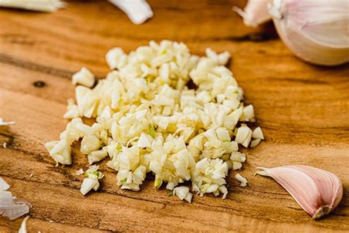 Does chopped garlic freeze well?