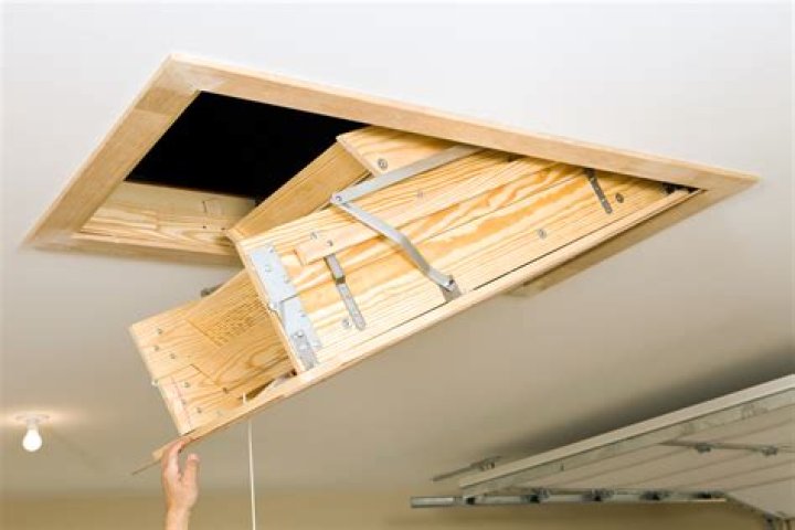 Does opening loft hatch cool house?