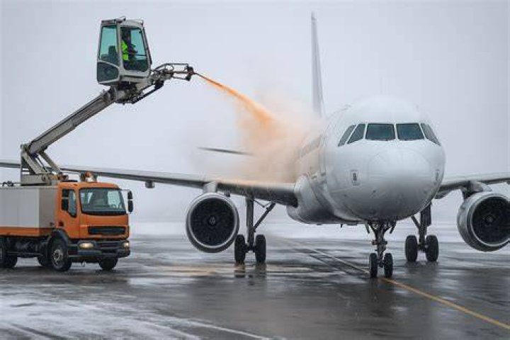 How much does deicing a plane cost?