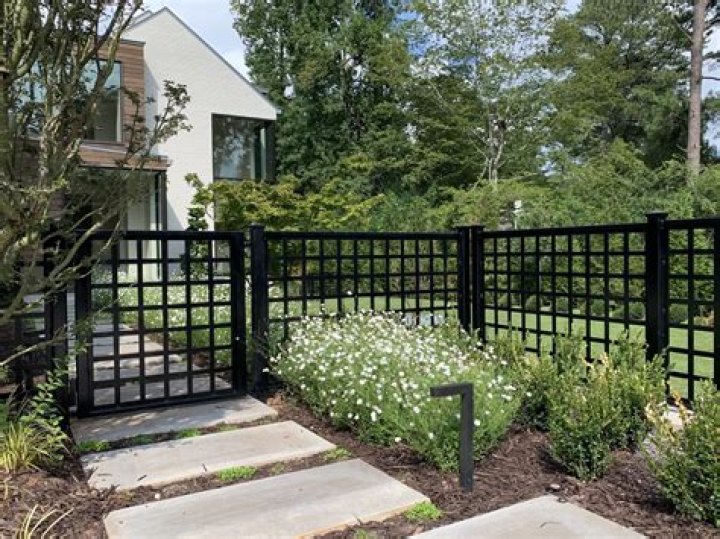 How restain a fence?