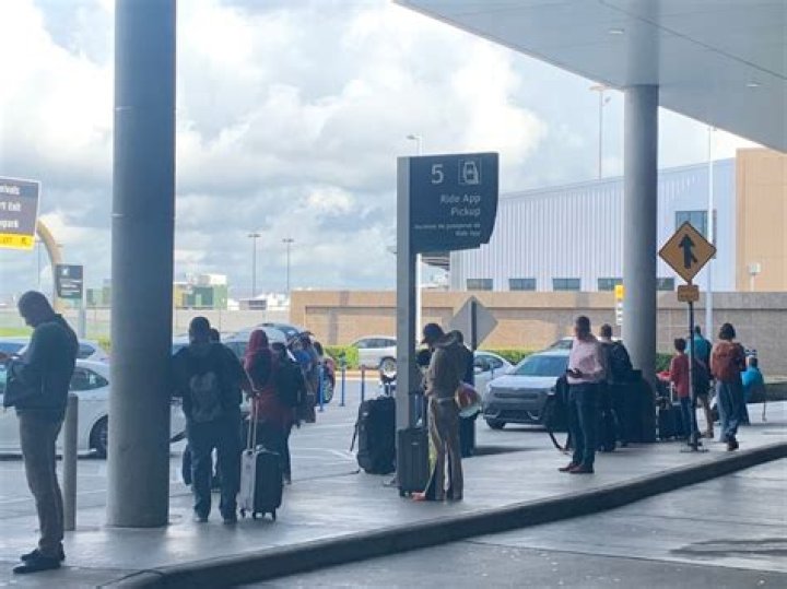 Is iah airport easy to navigate?