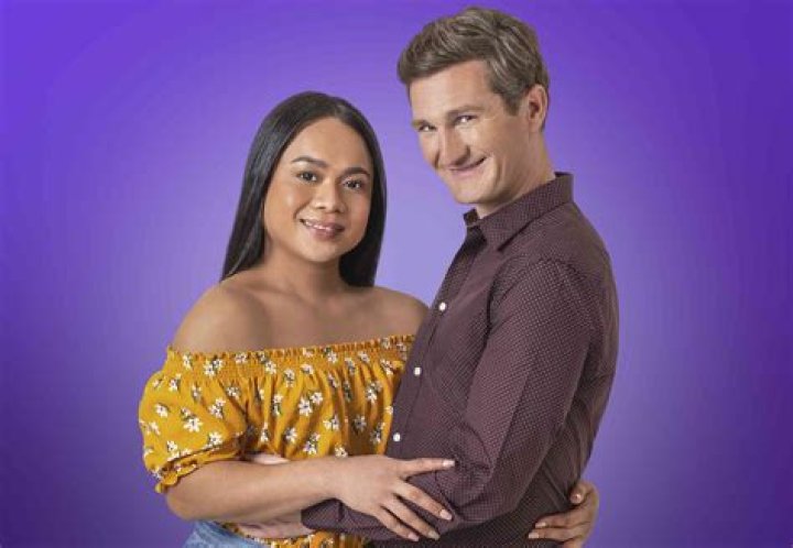 Is loren from 90 day fiance pregnant again?