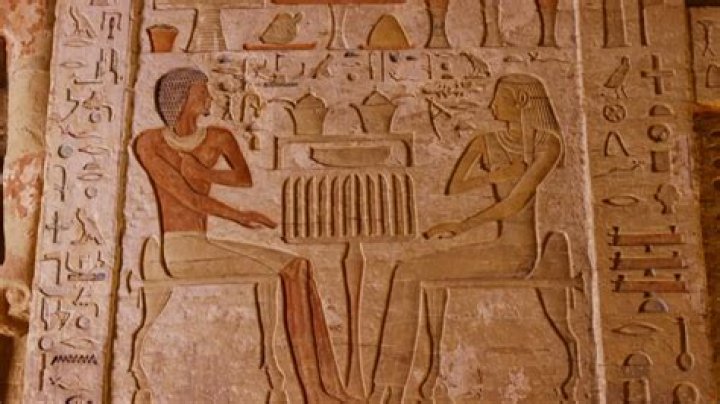 Is pictograph and hieroglyph the same thing?