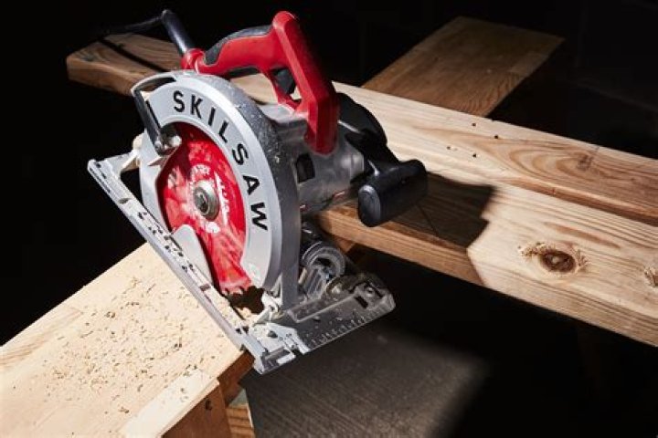 What is a saw pierced jewelry?