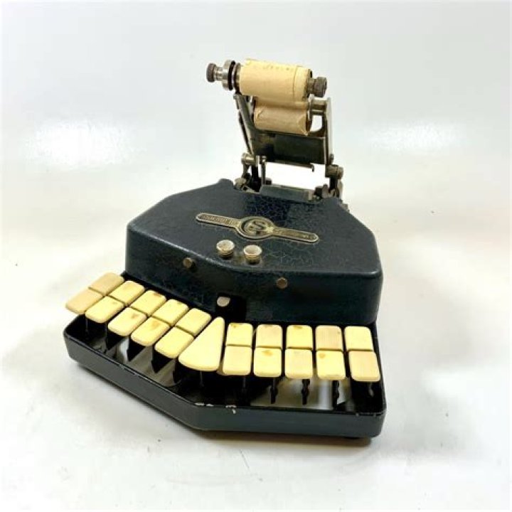 Whats a steno machine?
