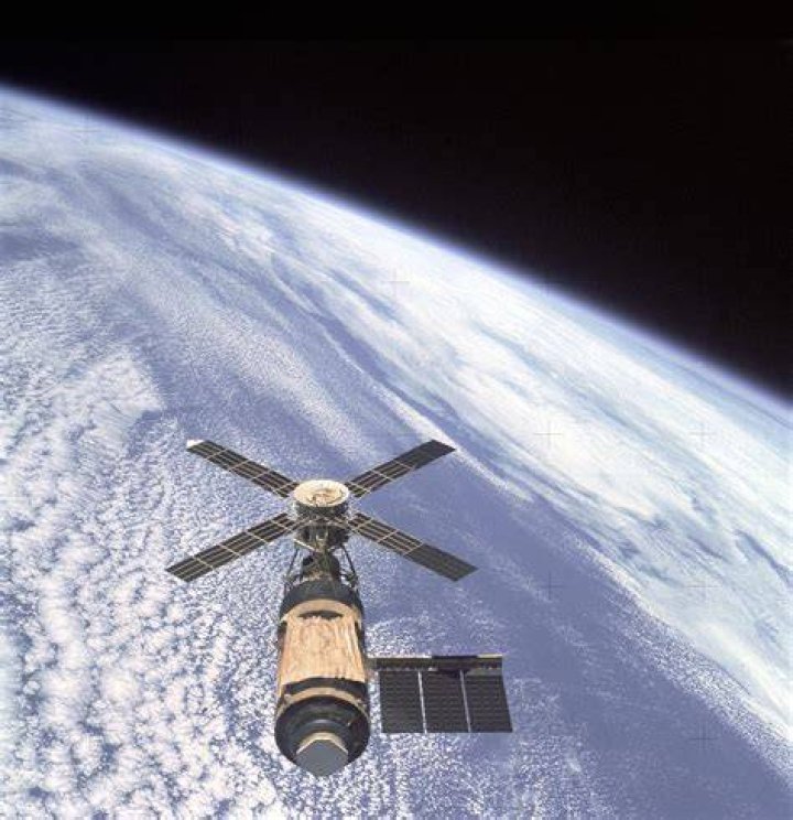 Where did skylab fall to earth?