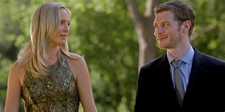 Which episode does klaus and caroline meet?