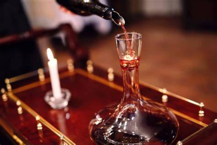 Which wines should not be decanted?