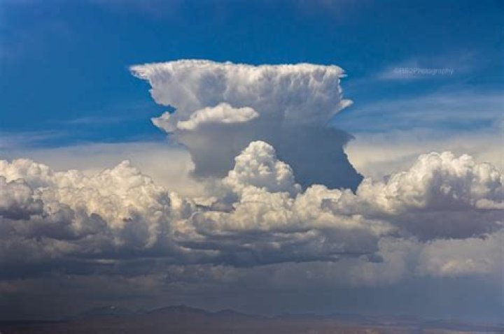 Who do cumulonimbus clouds form?