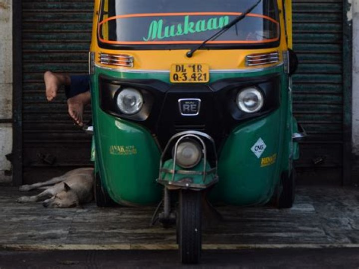 Why auto rickshaw has 3 wheels?