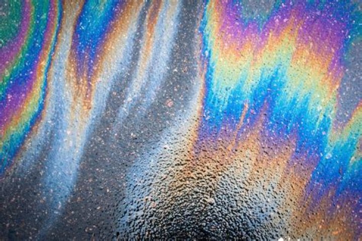 Why is oil rainbow?